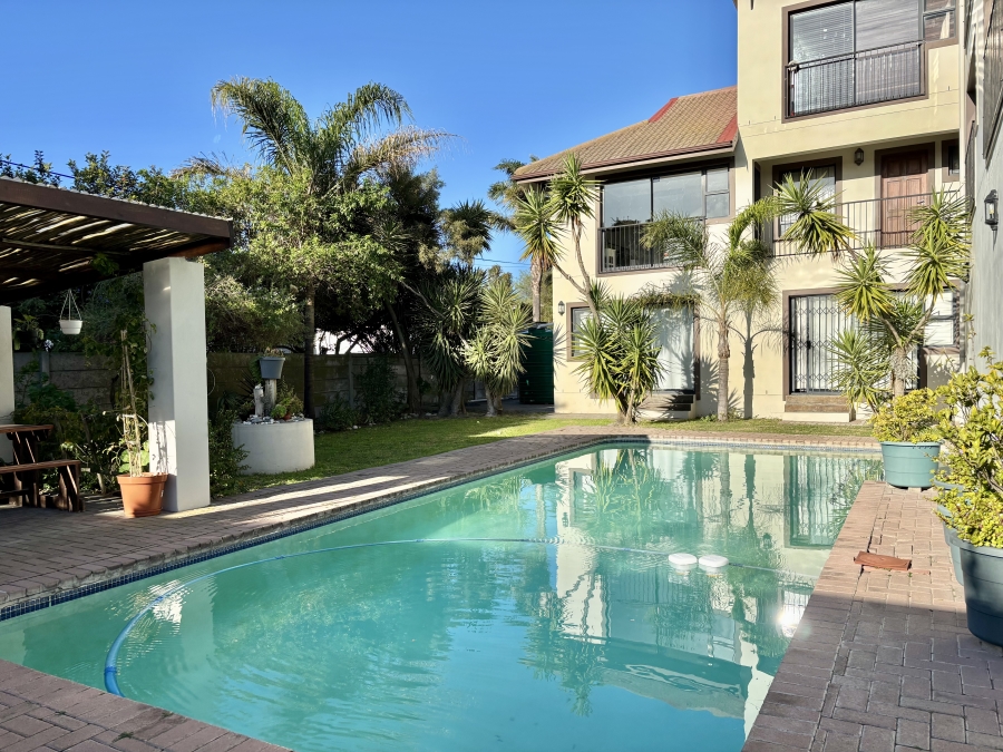 1 Bedroom Property for Sale in Sunridge Western Cape